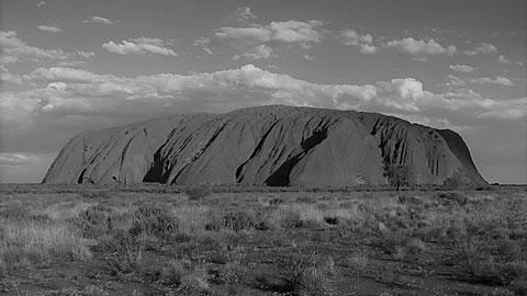 Foto antica del Monte Uluru o Ayers Rock Foto antica del Monte Uluru o Ayers Rock