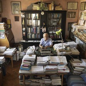 Giacomo Scotti nella sua libreria